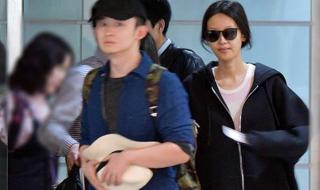 两个人一前一后的动了起来